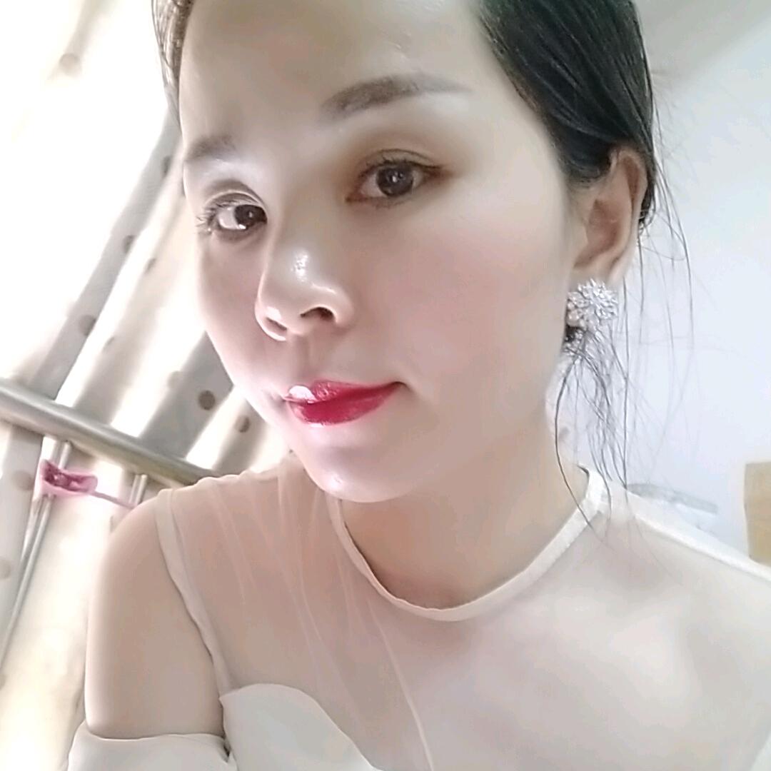 在地上的燕子