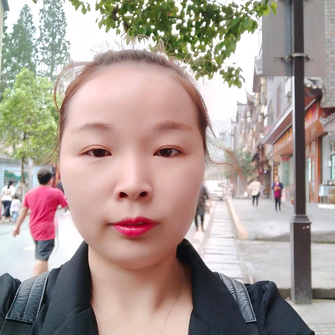 做手工的阿姨主要还是剪头发哟🖊