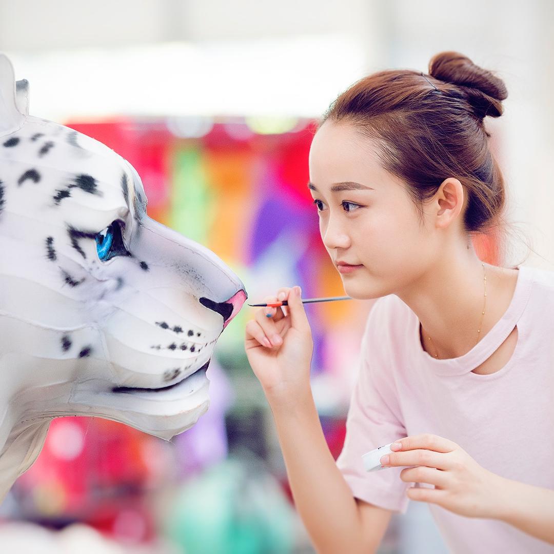彩灯女孩^•^思洁