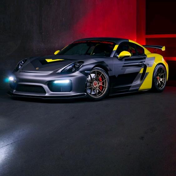 模仿喝酒的人走猫步