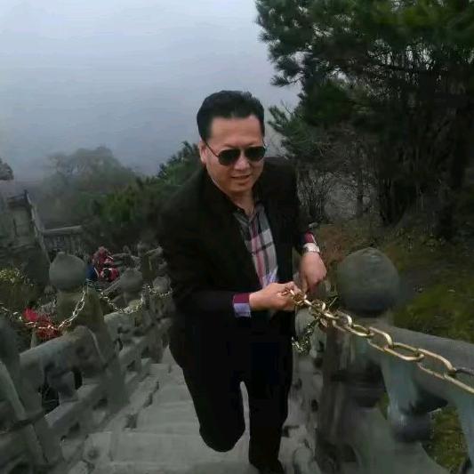 墨镜哥