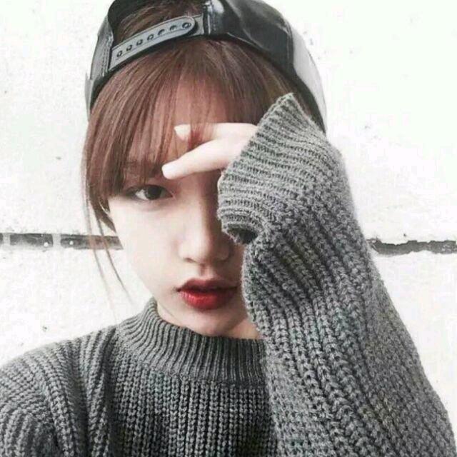 ，