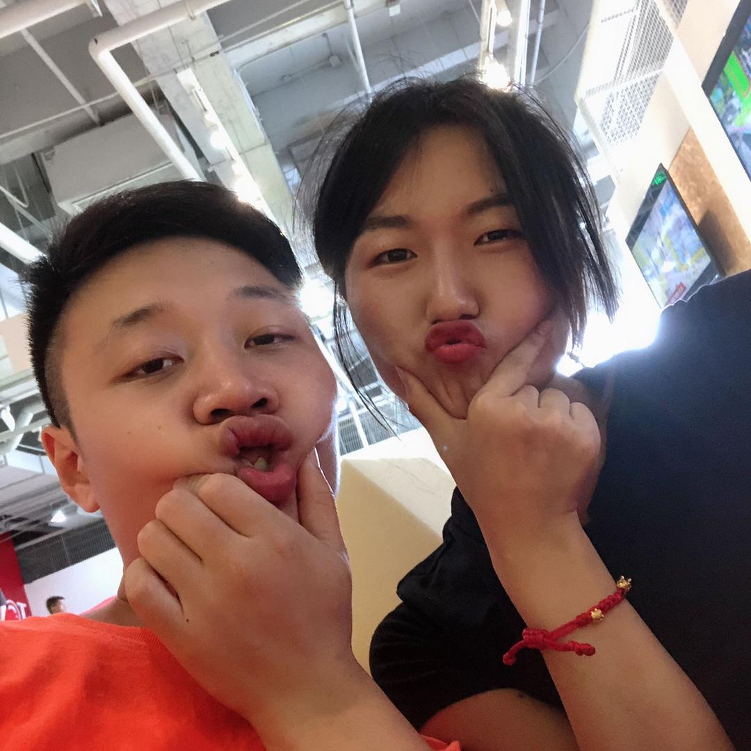 小铁是个小瘦纸