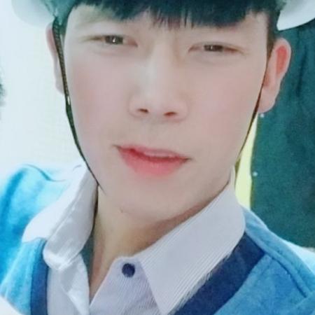 如果你愿意我会陪你到终点。爱的路上只有我