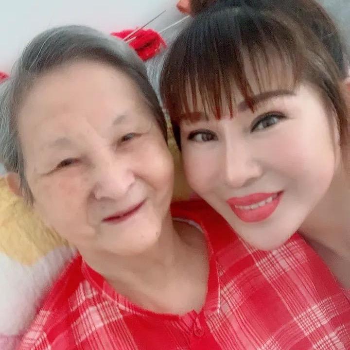我和我的婆婆。😃