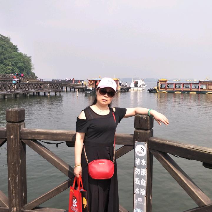 沙宝阳：每天白天和晚上不定时开播（唱歌主