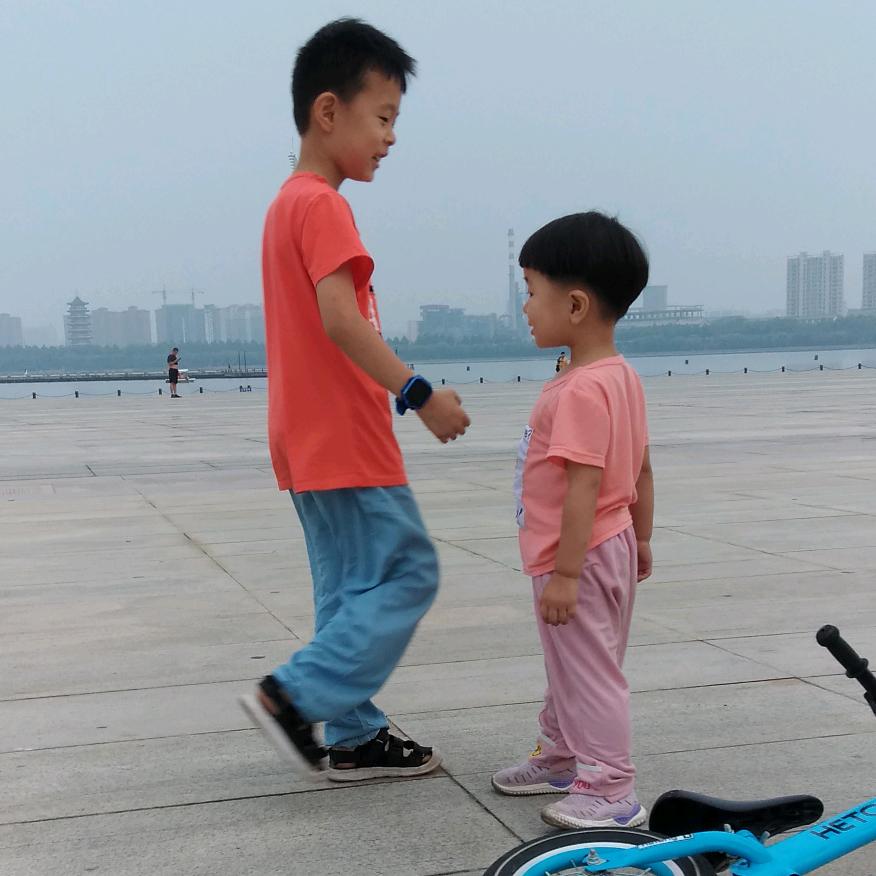 春天明亮