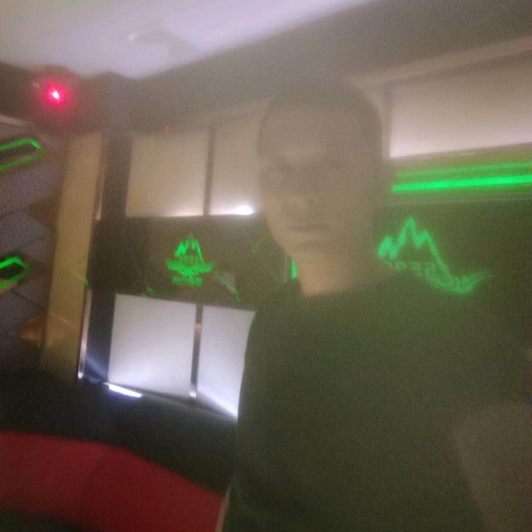 (( 锅庄)◞。◟(•小男孩꒰ঌ˚)