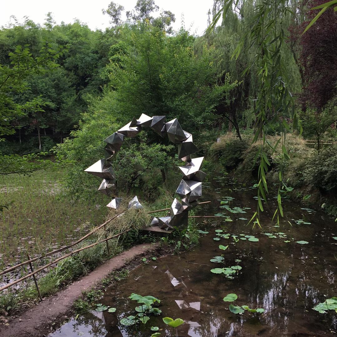 卢英