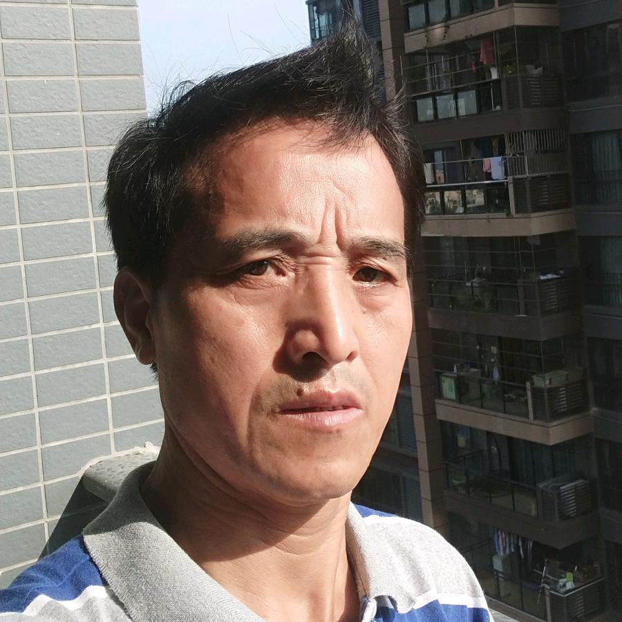 阿龙。