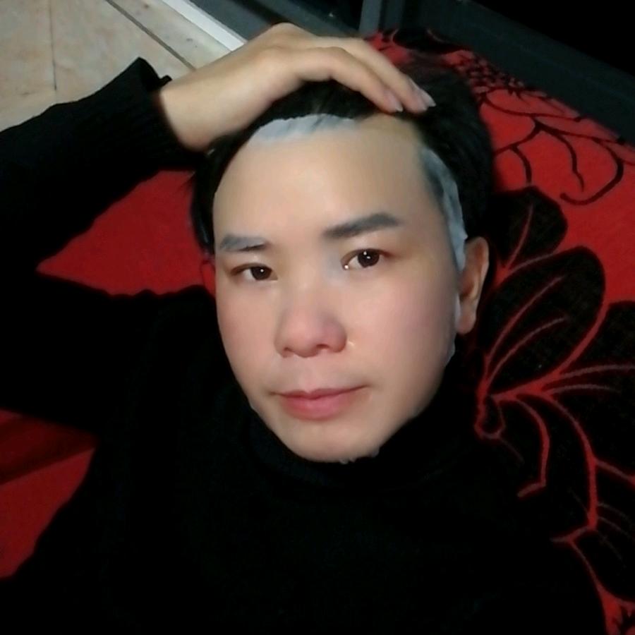 林呈紫红色