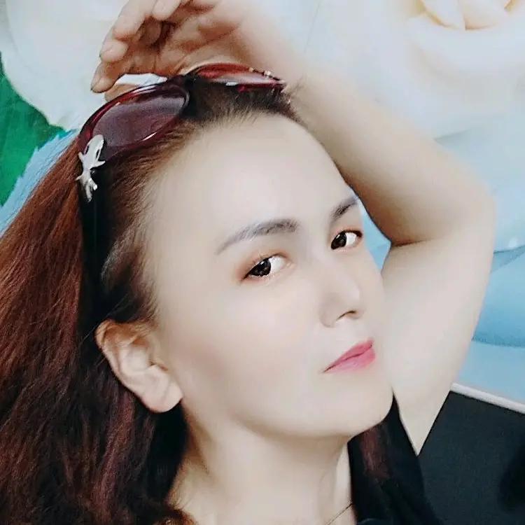 李月李亮