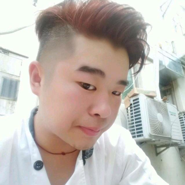 一笑俩酒窝😁