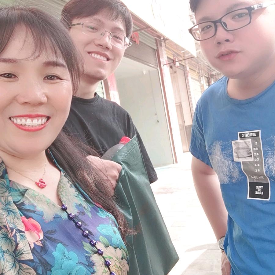 开心每一天，李满英。