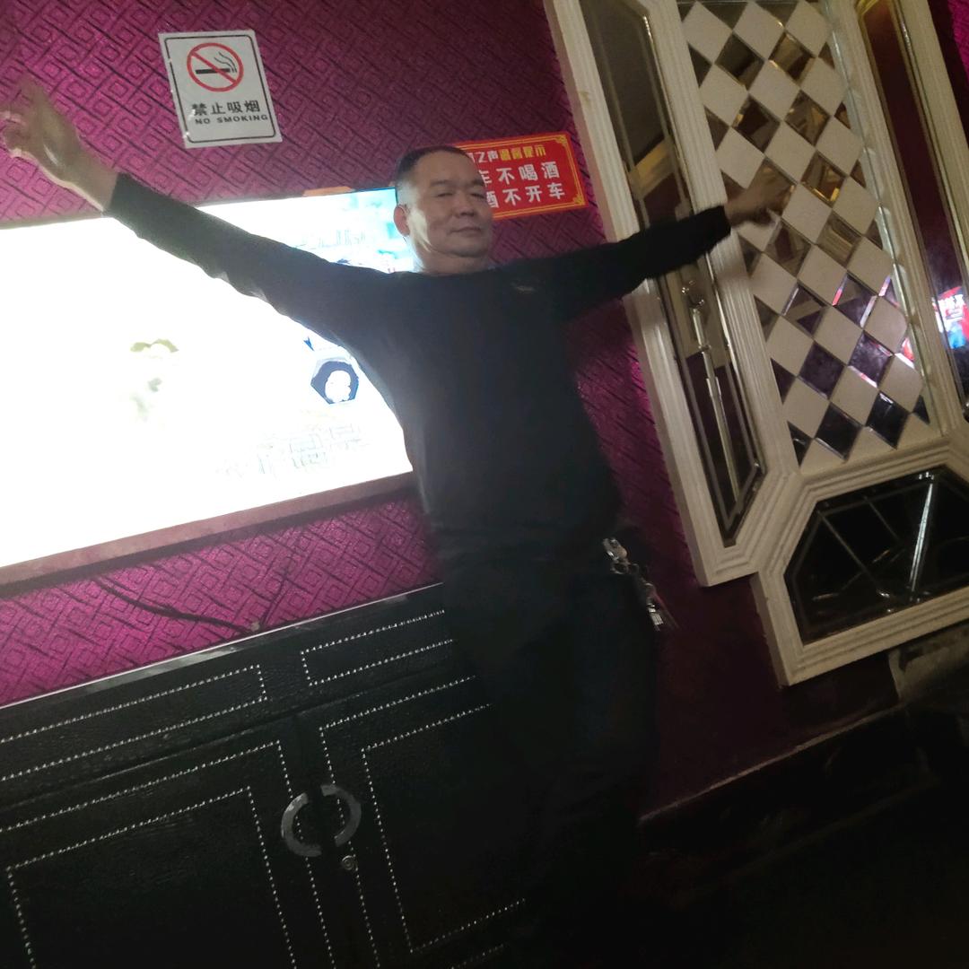 李哥微笑