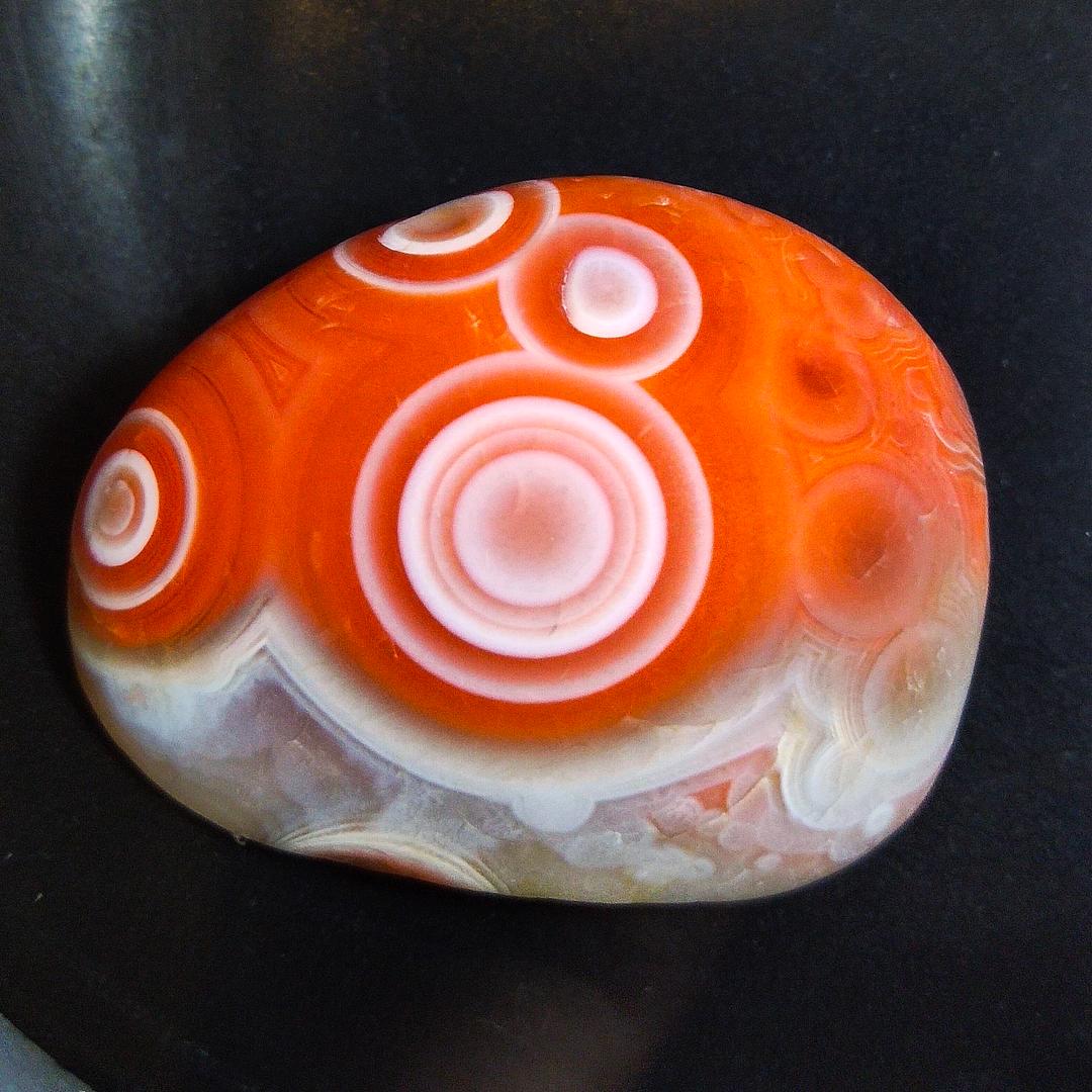 红色石头