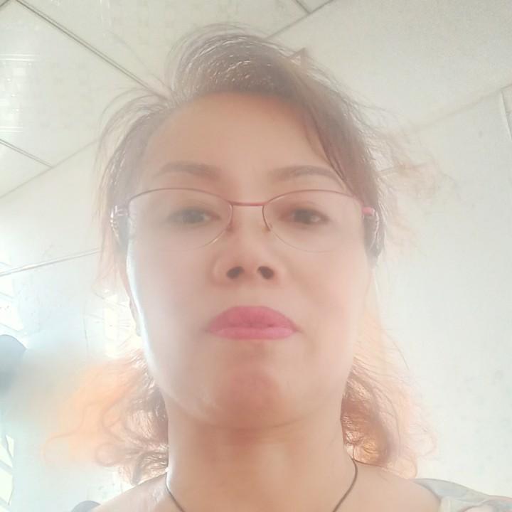 蔚蓝。