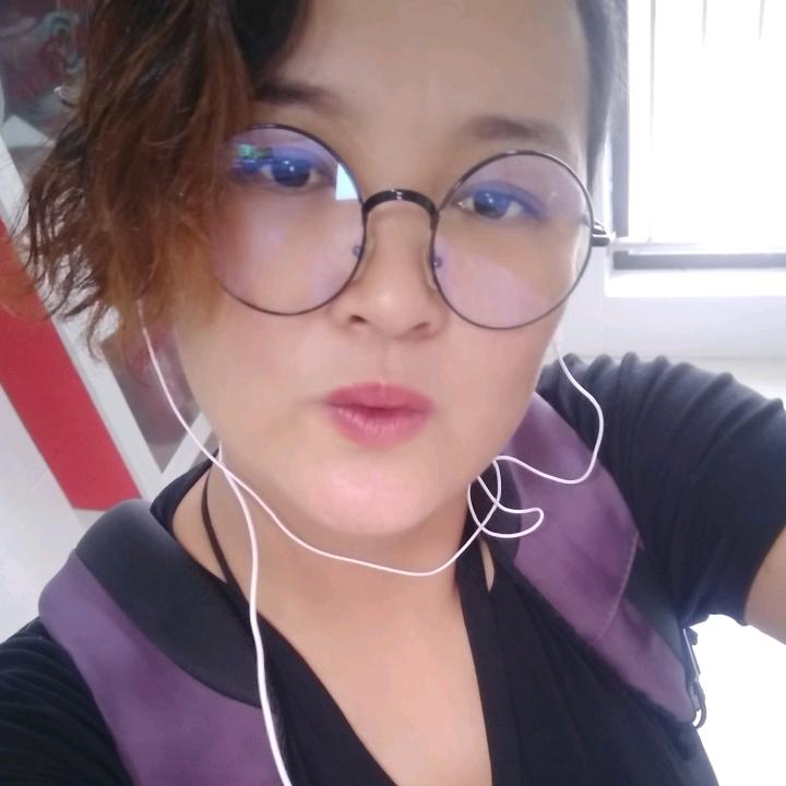 雨中的玫瑰花🌹