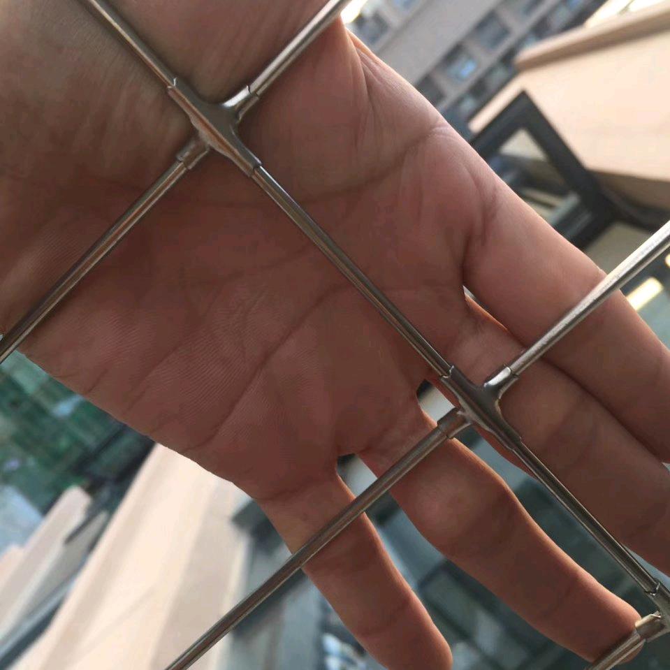 美度实心钢防护网