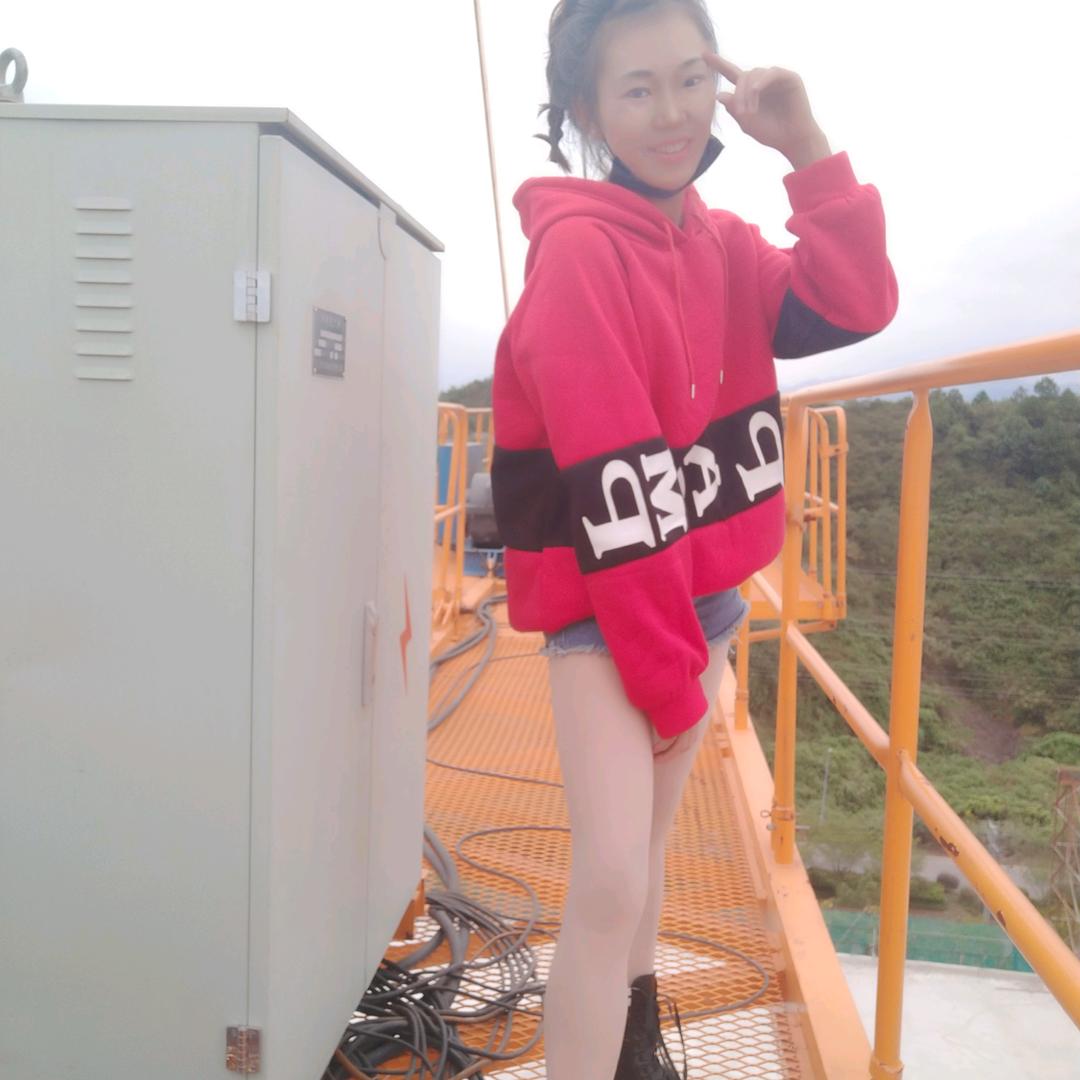 塔吊司机英子