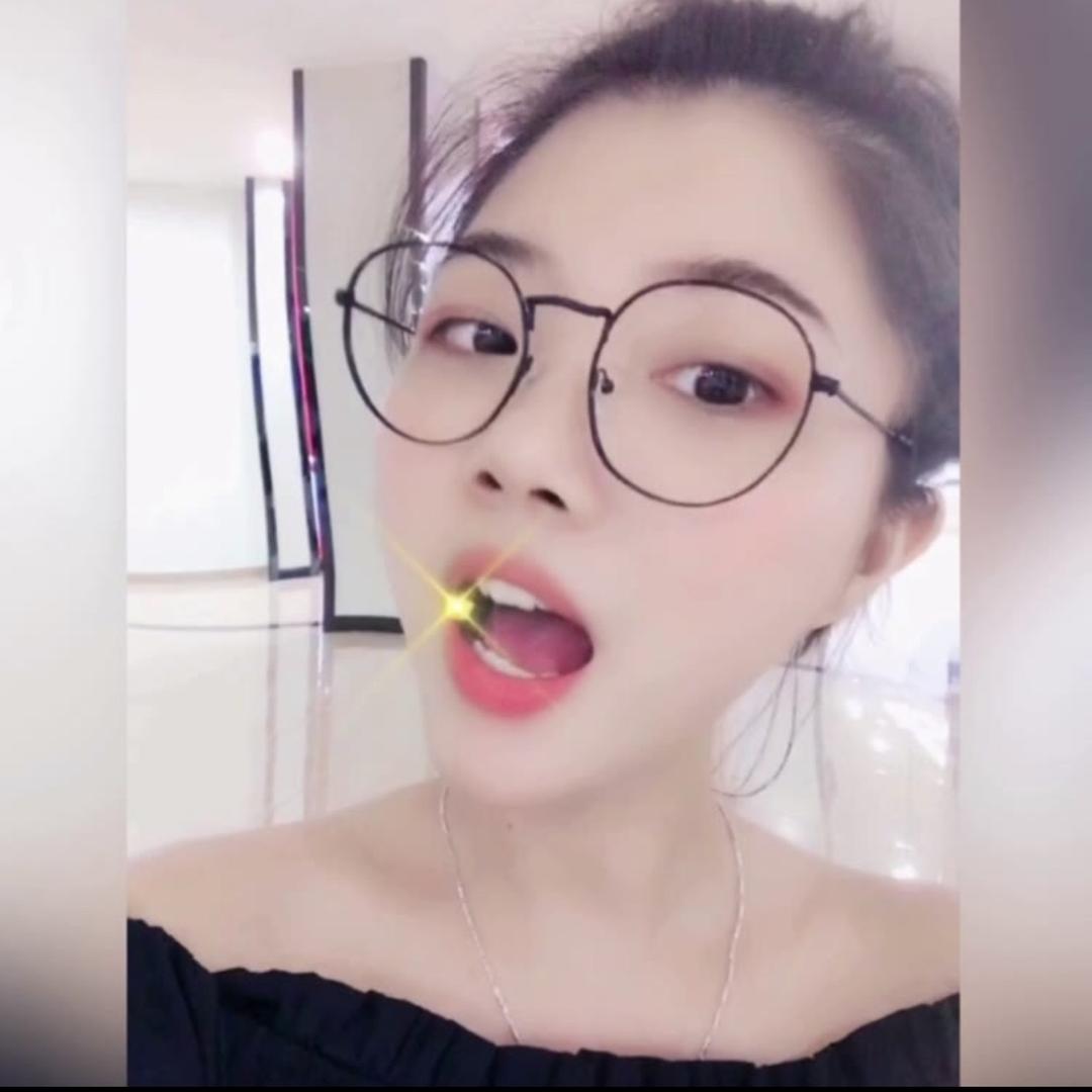 小燕子「小吃货」