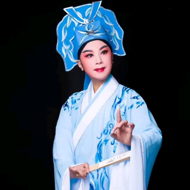 黄梅戏龙腔传承人龙尼