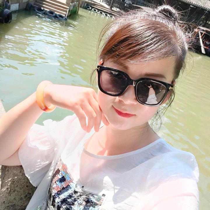 小酒窝😘