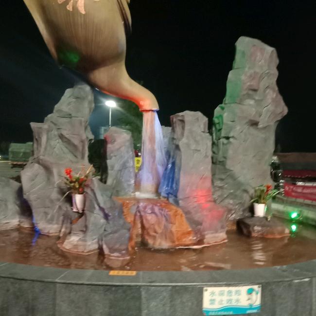 梨花开又是春，桃花树下等情人