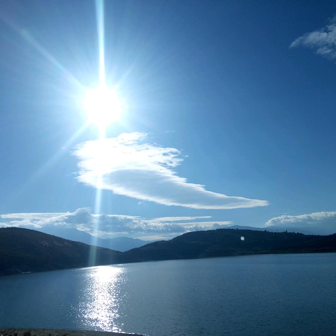 新桥河迎合服饰店