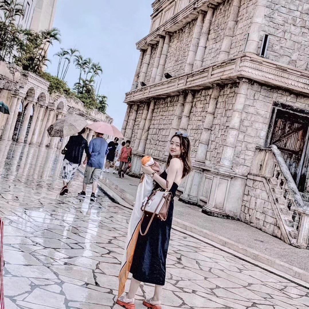 周周女装店
