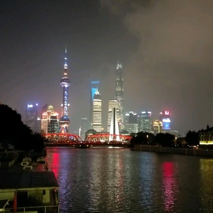 阳光下的白云