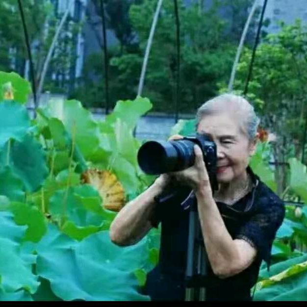 微老太百货乐购=橱窗