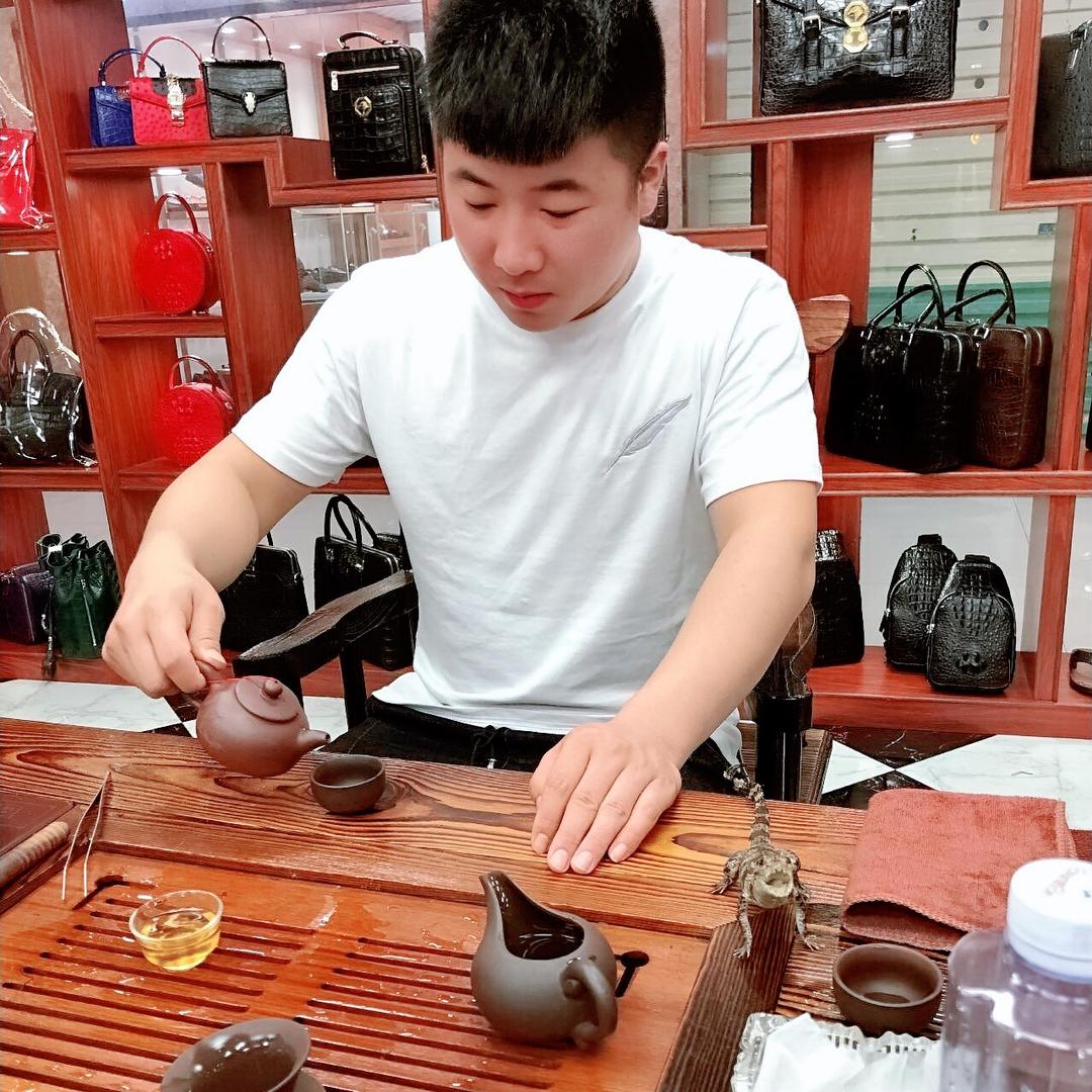 鳄全皮具