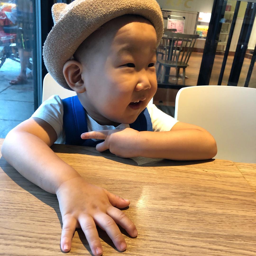 石头哥哥。