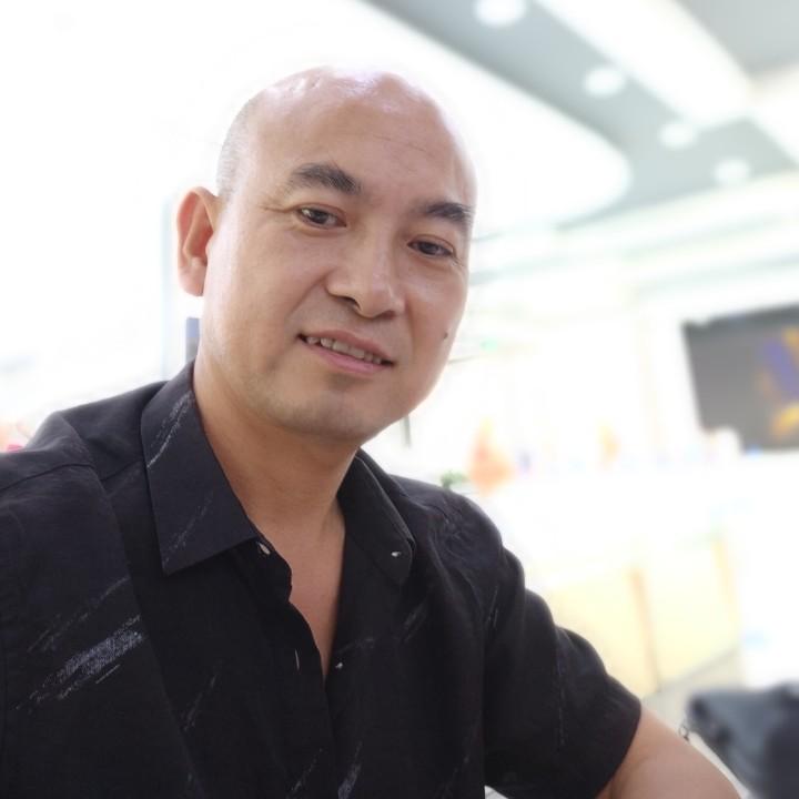 故乡的彩红（都火时尚设计师)