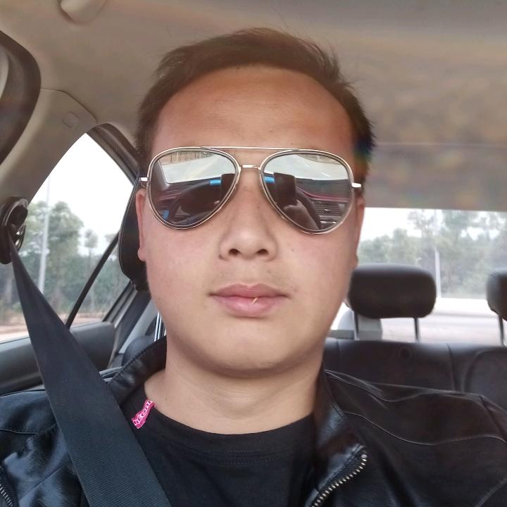 江江.