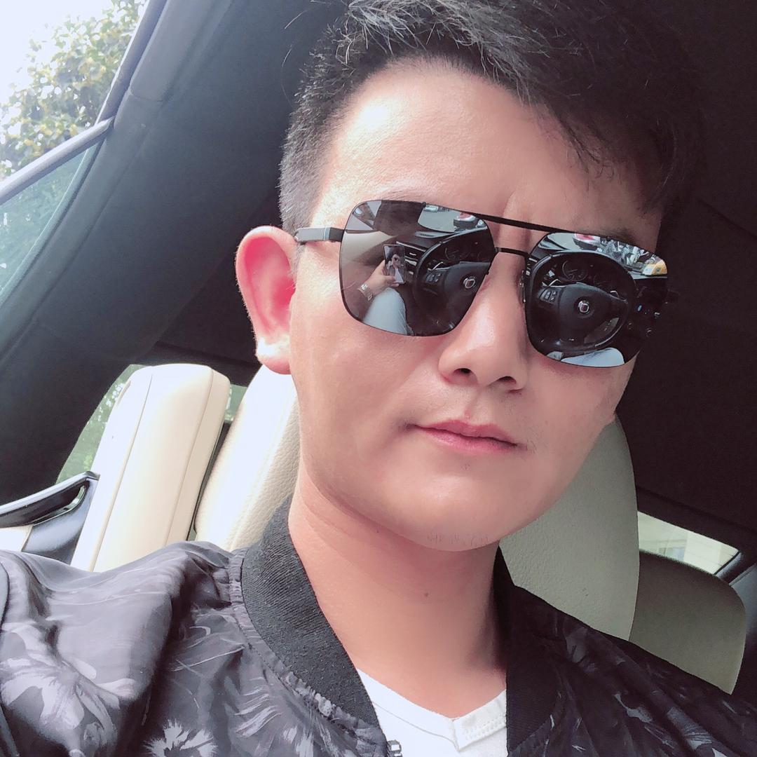 开吊车的小叔叔