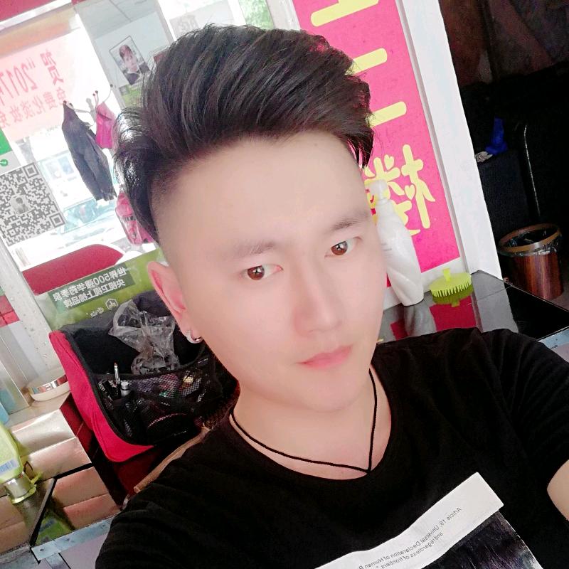 伊树季泉启成造型