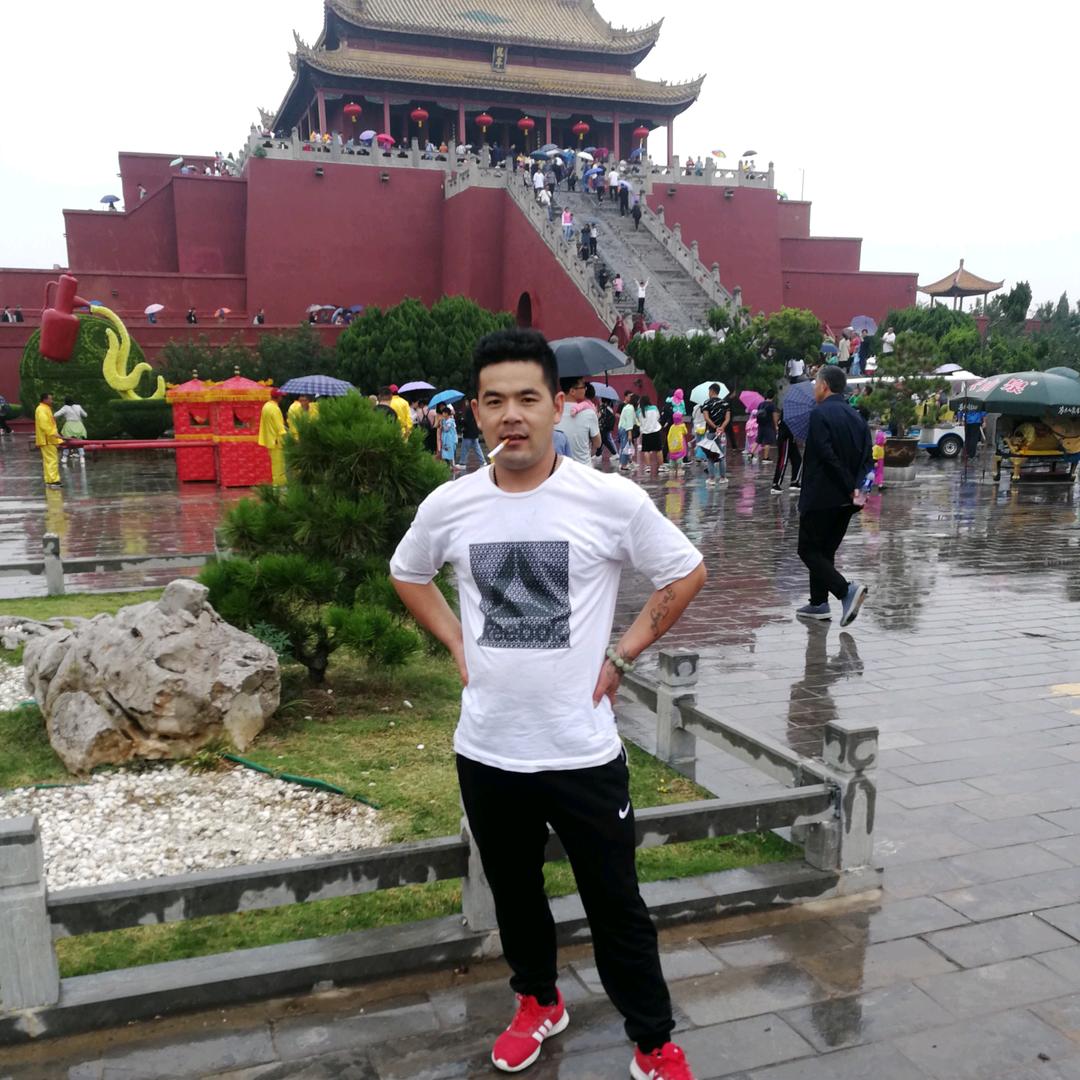 满鑫系统门窗，陕西欧亚铝业有限公司。