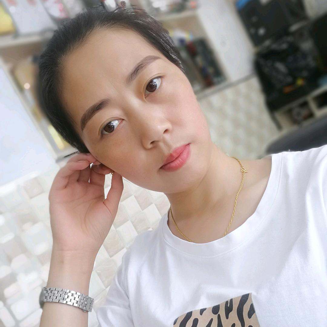 剪头发的小阿姨