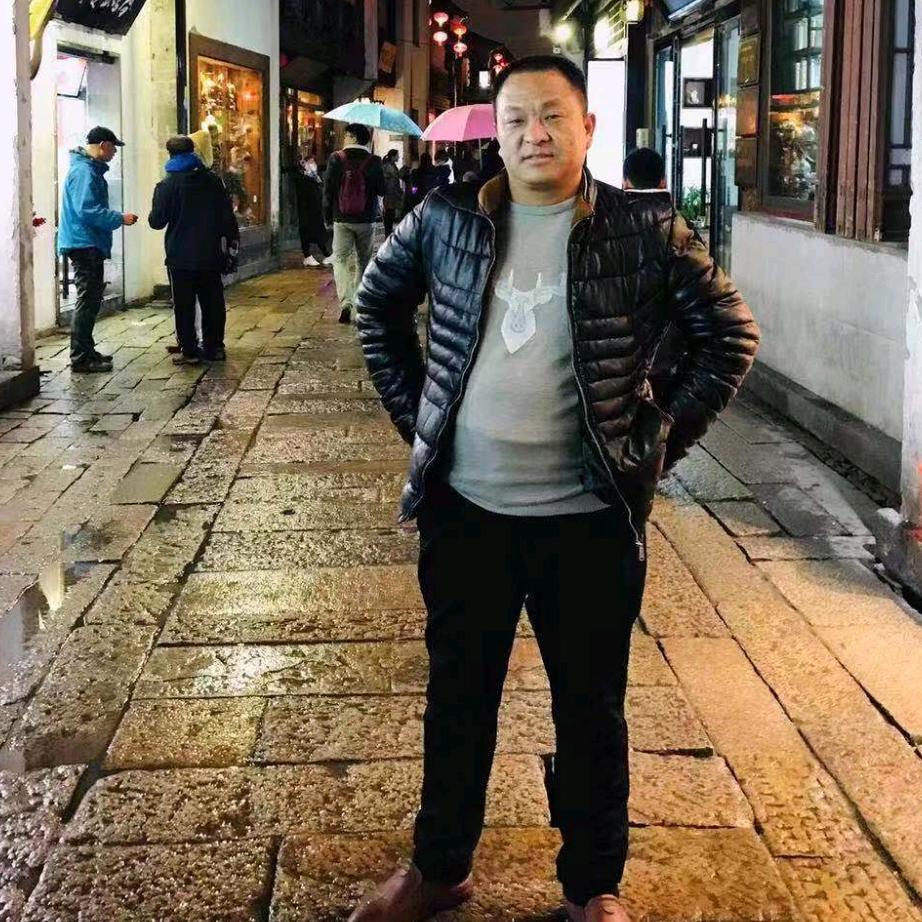 明天的阳光更灿烂