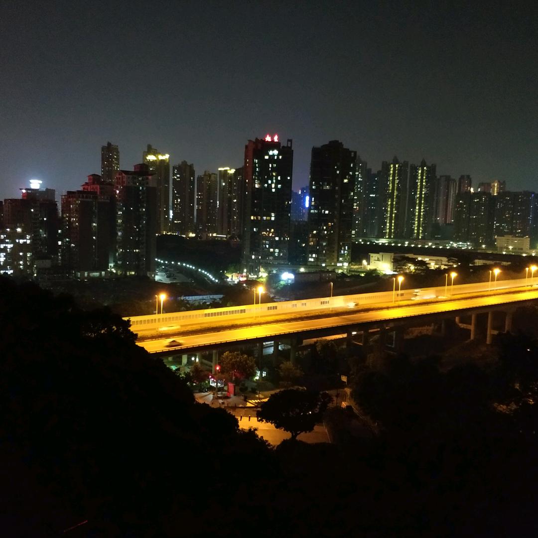 飘飘雪花幽幽白