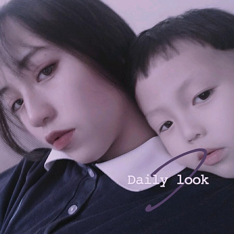 小玲 ：（紫萝兰不定时直播）