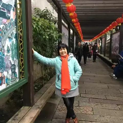 随风舞动的红裙子👗（关赞必回）