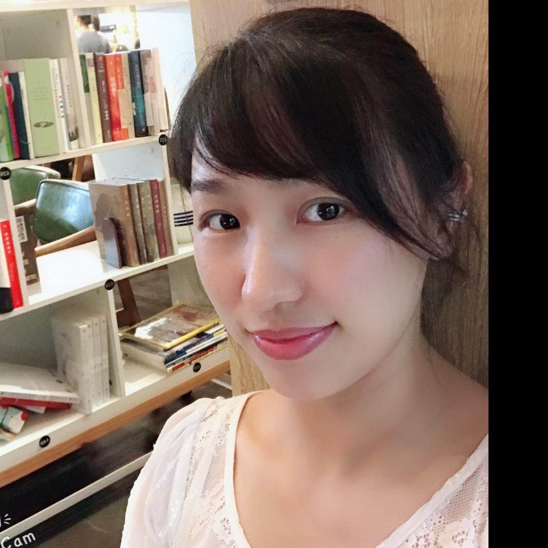 吃橙子的阿拉蕾