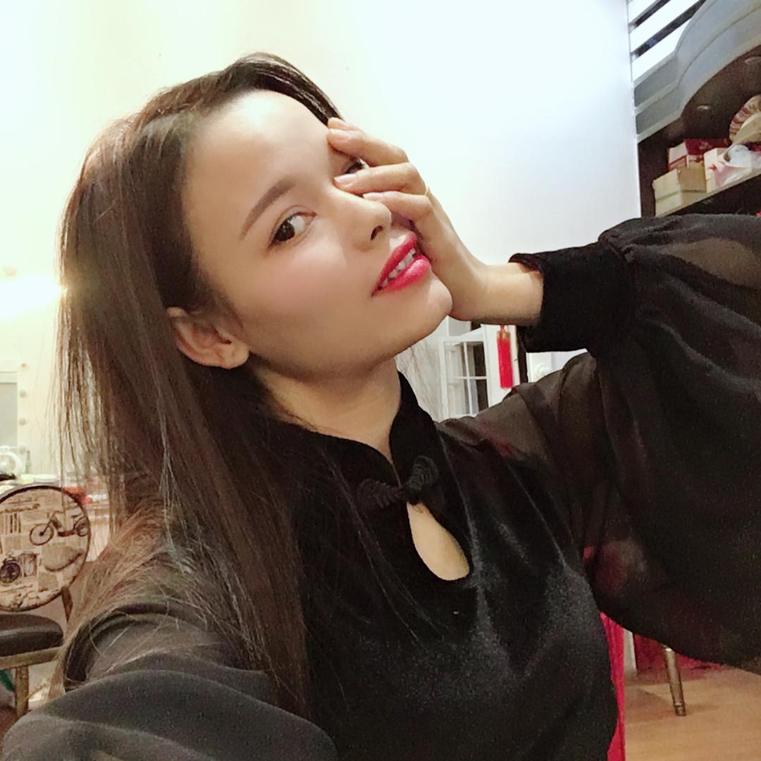 笑笑化妆造型师