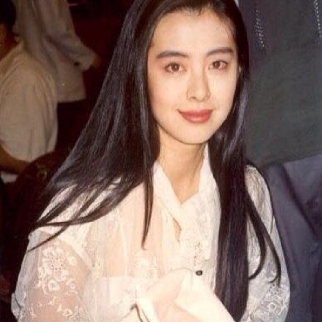 她造型婚纱礼服美学馆洛阳店