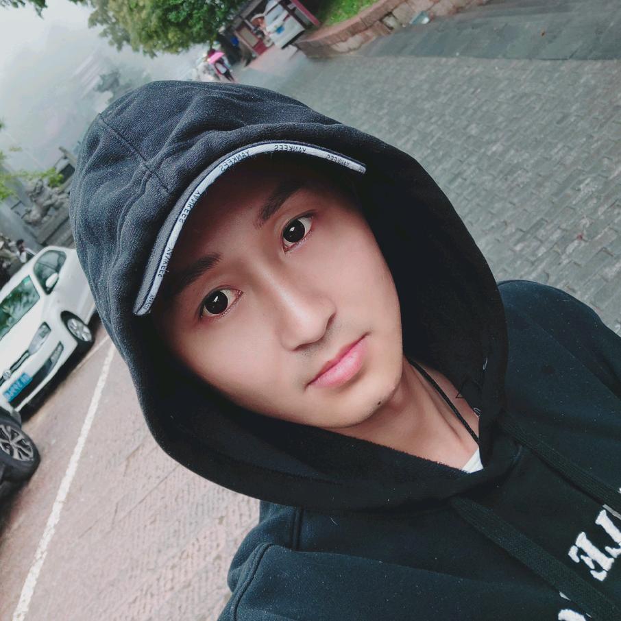 一见你  就笑💕