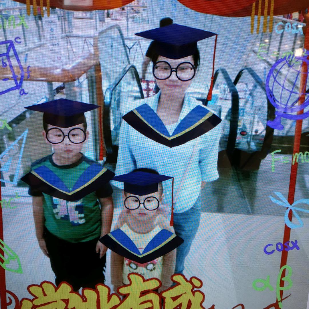 ╭( ′• o •′ )╭☞微笑😊向钱