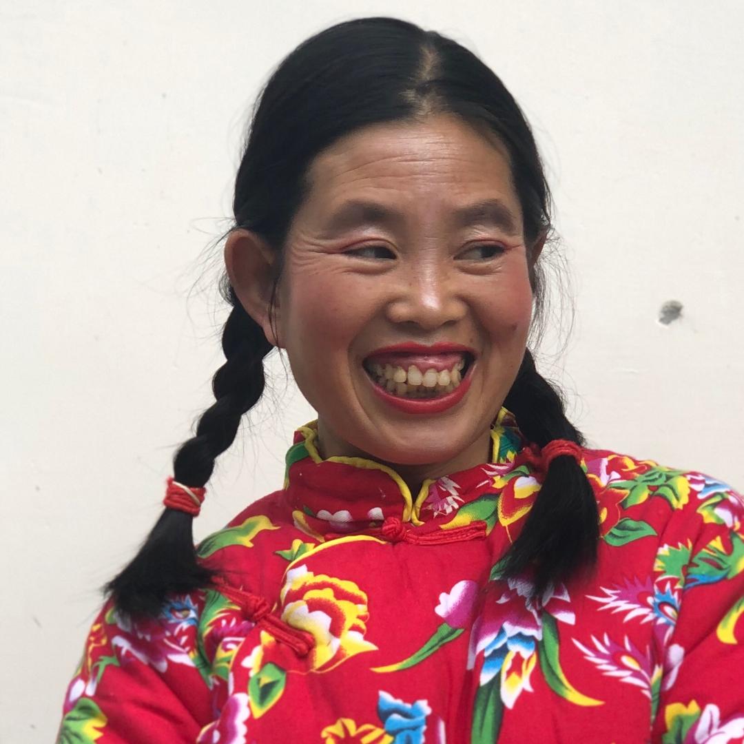 立耳朵宠物服务店